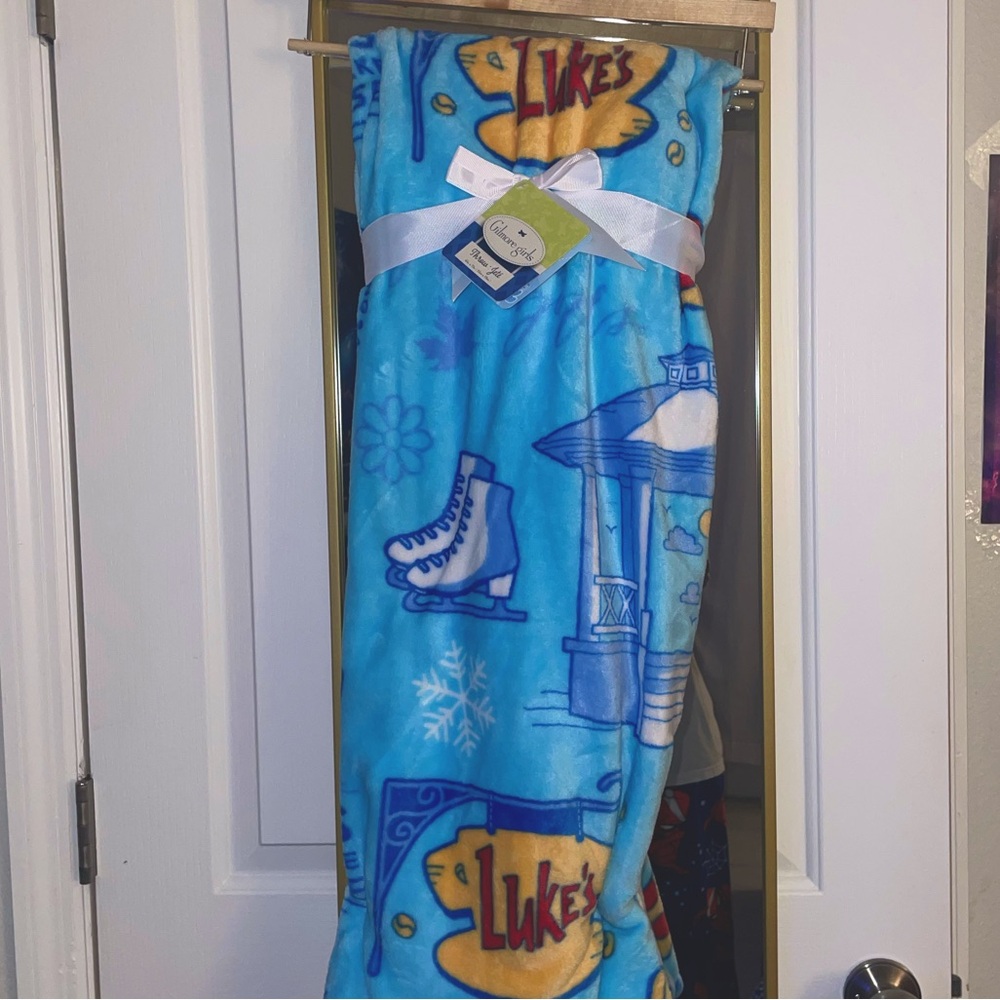 Gilmore Girls Throw Blanket Stars Hollow Luke's Lorelai & Rory Blue 60"x70"